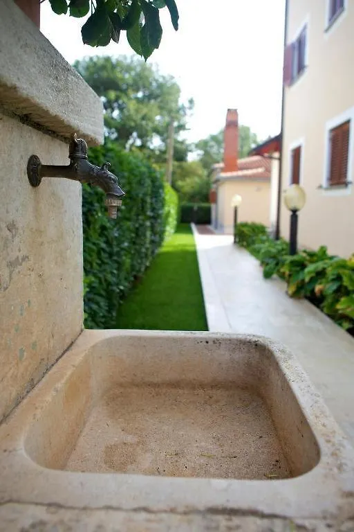 Ulika Apartments Porec 0*,